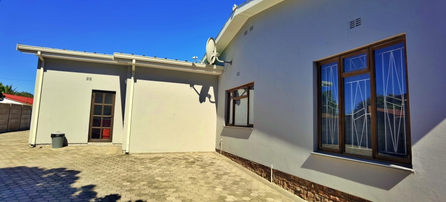 4 Bedroom Property for Sale in Hartenbos Central Western Cape